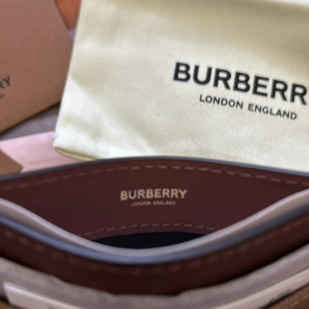 Burberry
Exploded Check Pattern Leather Card Holder w/ Tags - Picture 5 of 8
